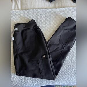 Women’s Figs Yola High Waisted 2.0 Skinny Scrub Pants, black, size medium.